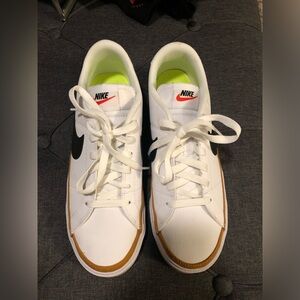 Nike Womens Court Legacy Leather Sneaker